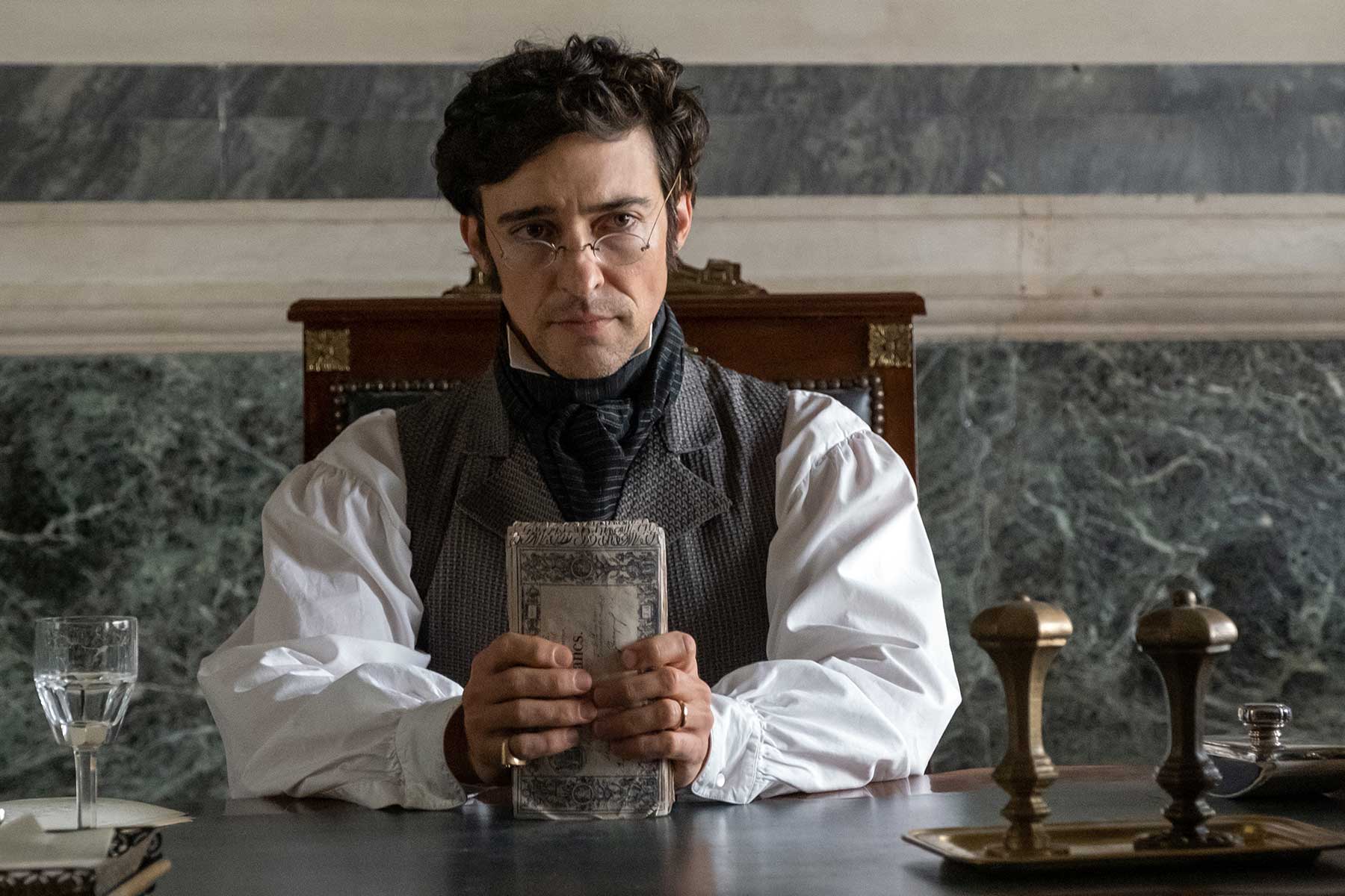 Blake Ritson 在比利·奥古斯特版《基督山伯爵》中饰演唐格拉尔